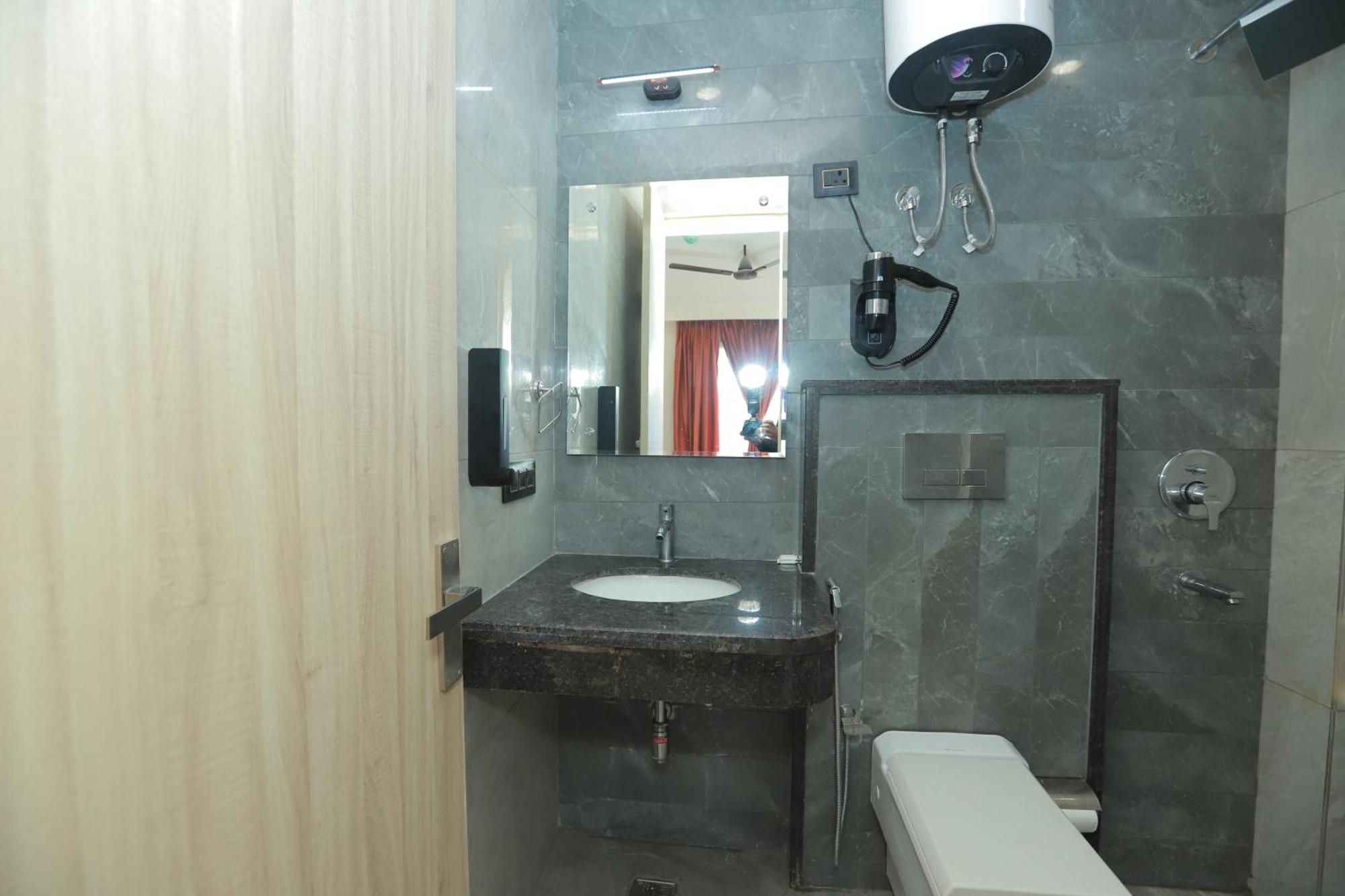 Zed Hotel - Delhi International Airport 新德里 外观 照片